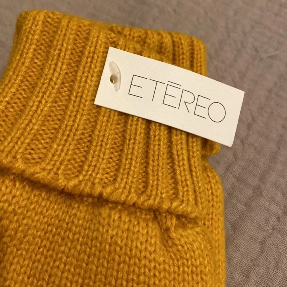 ETEREO MUSTARD YELLOW KNIT MITTENS. New
